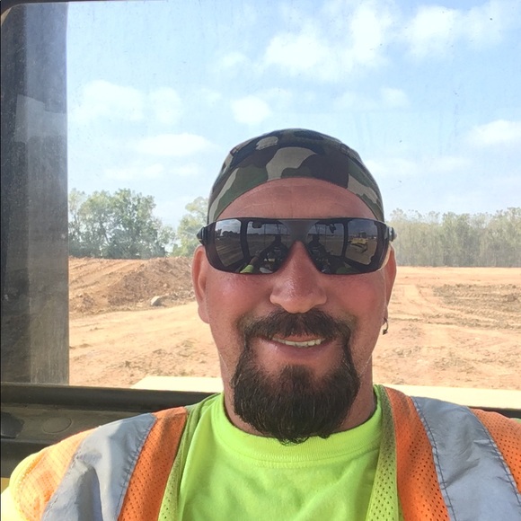 Meet your Posher, Chris - Picture 2 of 4